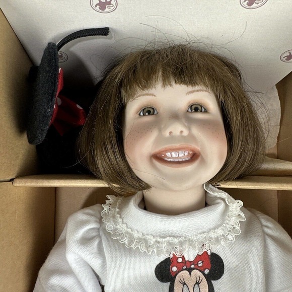 Walt Disney World Girl Hand crafted Doll Ashton Drake‎ Minnie Mouse by Tomescu - Picture 5 of 13
